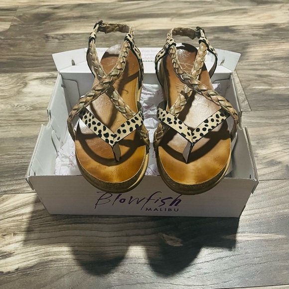 Blowfish Sandals in box - Picture 3 of 4